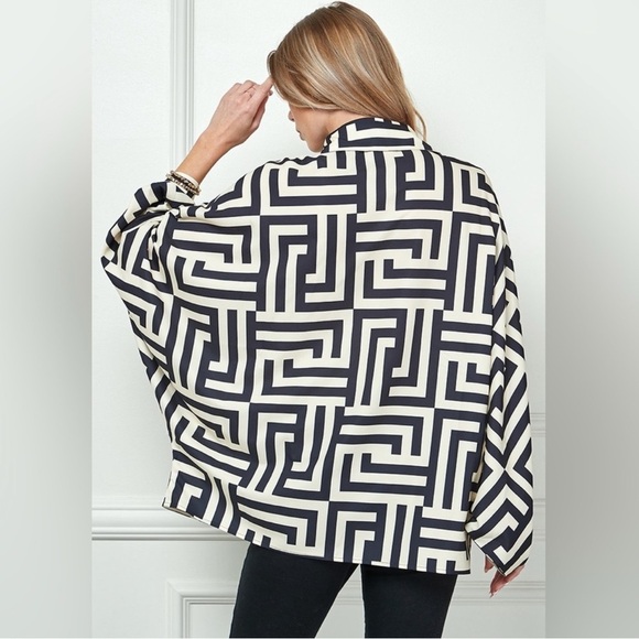 Alamia Black & Ivory Geometric Poet
Long Sleeve Blouse, size Med - Picture 3 of 11